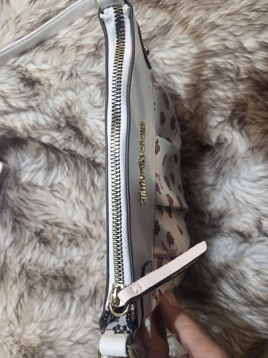 Juicy Couture White Floral Crossbody Bag with Matching Wallet - Picture 5 of 8